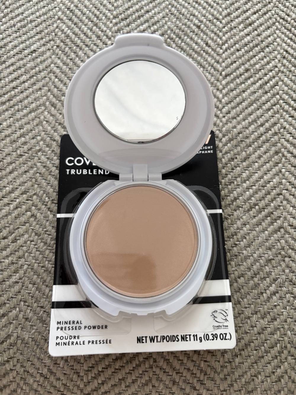 COVERGIRL TruBlend Pressed Powder - Translucent Light (L5•6•7) - Picture 2 of 3